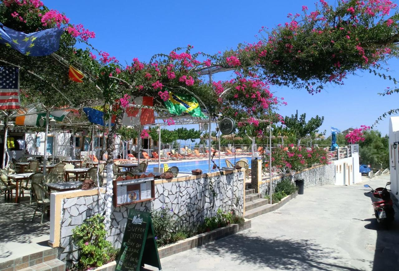 סנטוריני Santorini Camping & Hostel מראה חיצוני תמונה