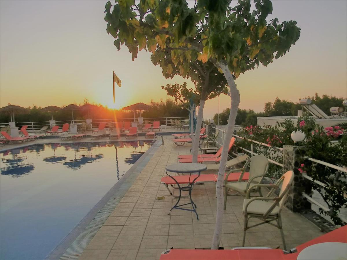 סנטוריני Santorini Camping & Hostel מראה חיצוני תמונה