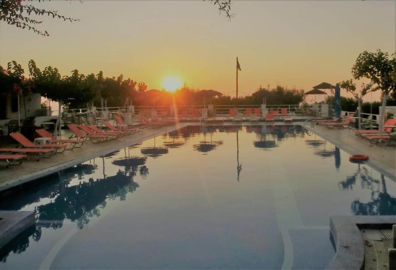 סנטוריני Santorini Camping & Hostel מראה חיצוני תמונה
